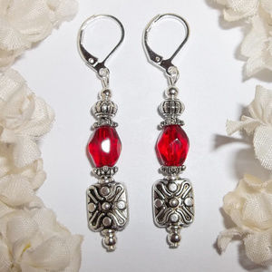 Red & Silver Handmade Beaded Drop Earring NWT 5079